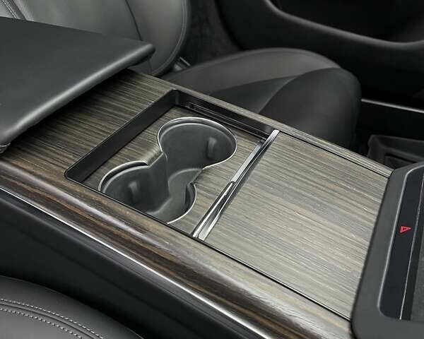 Черный Тесла Модель С, объемом двигателя 0 л и пробегом 45 тыс. км за 41500 $, фото 29 на Automoto.ua