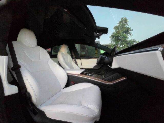 Черный Тесла Модель С, объемом двигателя 0 л и пробегом 18 тыс. км за 23900 $, фото 7 на Automoto.ua