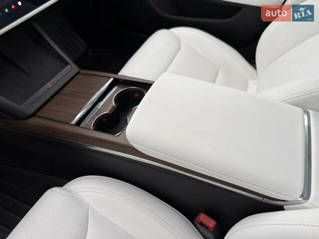 Черный Тесла Модель С, объемом двигателя 0 л и пробегом 1 тыс. км за 49600 $, фото 80 на Automoto.ua