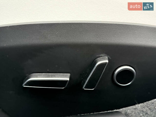 Черный Тесла Модель С, объемом двигателя 0 л и пробегом 1 тыс. км за 49600 $, фото 67 на Automoto.ua