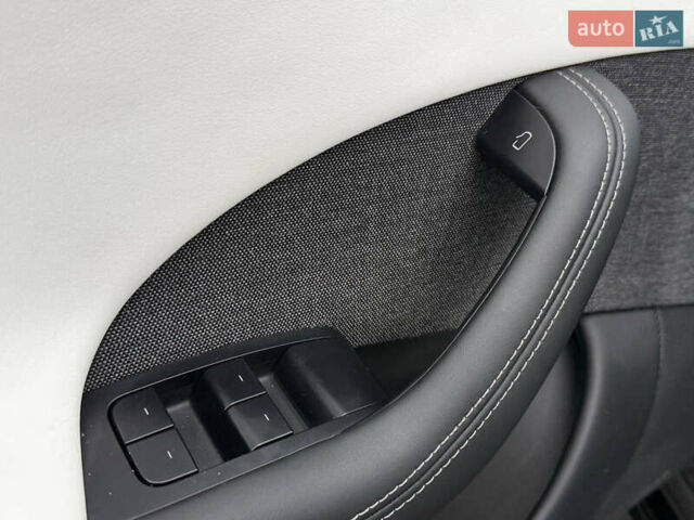 Черный Тесла Модель С, объемом двигателя 0 л и пробегом 1 тыс. км за 48600 $, фото 68 на Automoto.ua