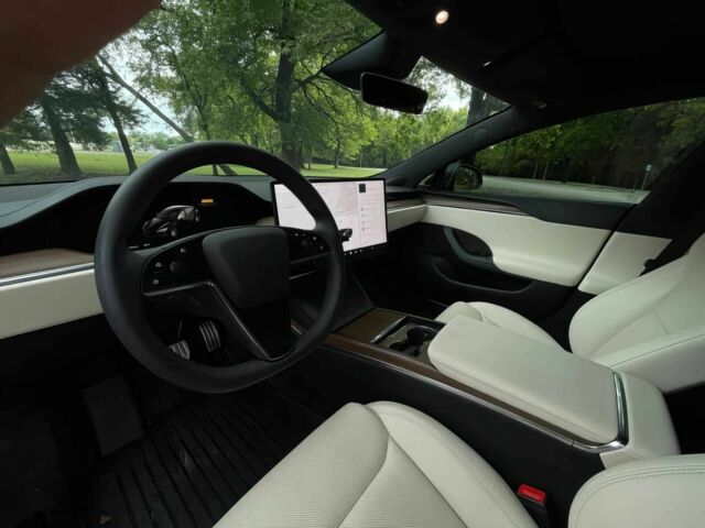 Черный Тесла Модель С, объемом двигателя 0 л и пробегом 25 тыс. км за 18500 $, фото 11 на Automoto.ua