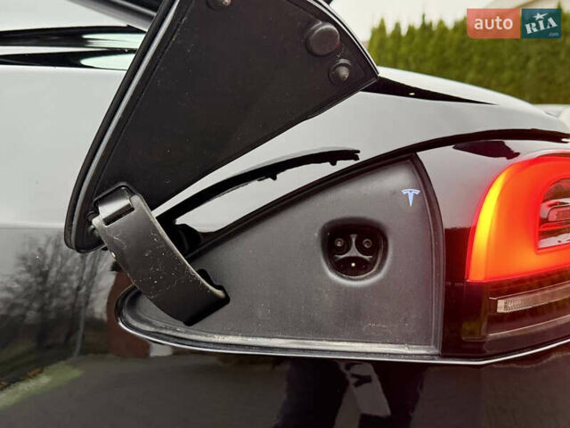 Черный Тесла Модель С, объемом двигателя 0 л и пробегом 1 тыс. км за 48600 $, фото 81 на Automoto.ua