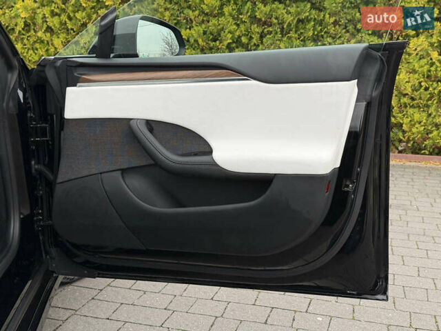 Черный Тесла Модель С, объемом двигателя 0 л и пробегом 1 тыс. км за 48600 $, фото 46 на Automoto.ua