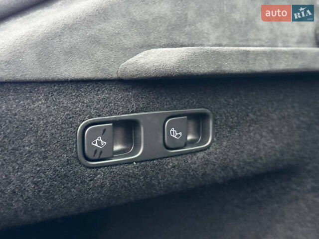 Черный Тесла Модель С, объемом двигателя 0 л и пробегом 1 тыс. км за 48600 $, фото 61 на Automoto.ua