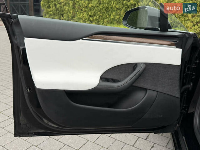 Черный Тесла Модель С, объемом двигателя 0 л и пробегом 1 тыс. км за 49600 $, фото 65 на Automoto.ua