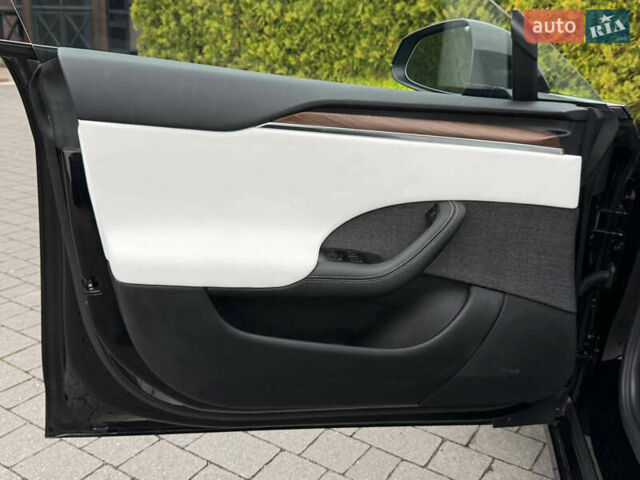 Черный Тесла Модель С, объемом двигателя 0 л и пробегом 1 тыс. км за 48600 $, фото 67 на Automoto.ua