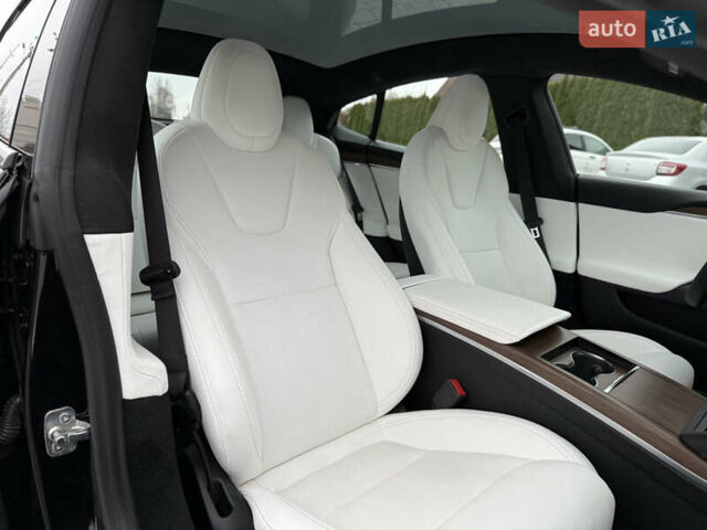 Черный Тесла Модель С, объемом двигателя 0 л и пробегом 1 тыс. км за 49600 $, фото 43 на Automoto.ua