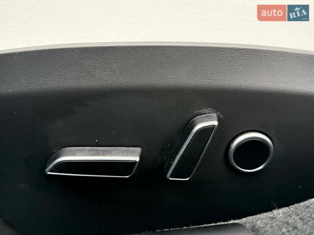 Черный Тесла Модель С, объемом двигателя 0 л и пробегом 1 тыс. км за 48600 $, фото 69 на Automoto.ua