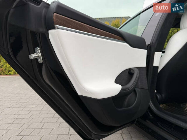 Черный Тесла Модель С, объемом двигателя 0 л и пробегом 1 тыс. км за 48600 $, фото 66 на Automoto.ua