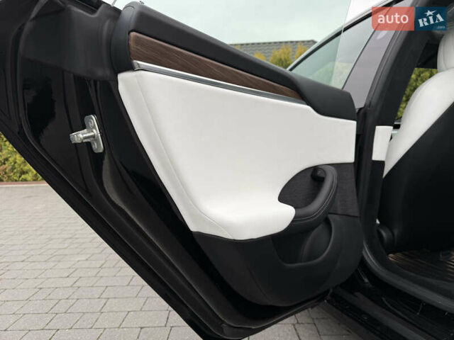 Черный Тесла Модель С, объемом двигателя 0 л и пробегом 1 тыс. км за 49600 $, фото 64 на Automoto.ua