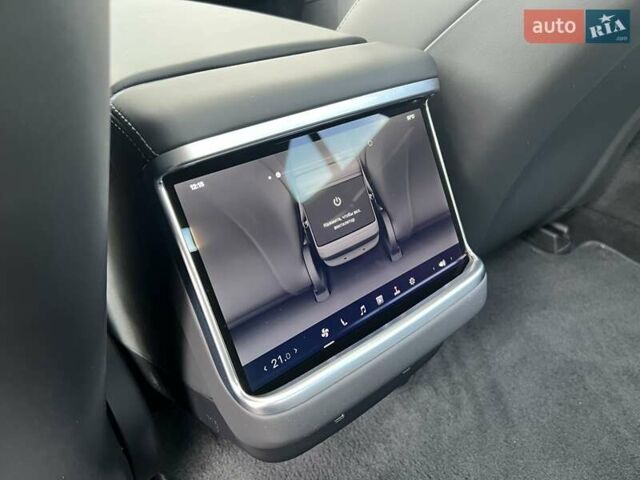 Черный Тесла Модель С, объемом двигателя 0 л и пробегом 4 тыс. км за 52500 $, фото 19 на Automoto.ua