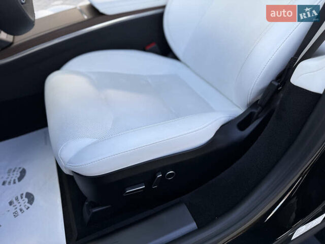 Черный Тесла Модель С, объемом двигателя 0 л и пробегом 25 тыс. км за 43999 $, фото 76 на Automoto.ua