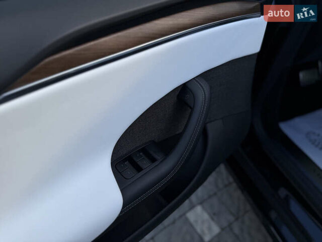 Черный Тесла Модель С, объемом двигателя 0 л и пробегом 25 тыс. км за 43999 $, фото 88 на Automoto.ua