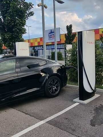 Черный Тесла Модель С, объемом двигателя 0 л и пробегом 20 тыс. км за 49999 $, фото 2 на Automoto.ua