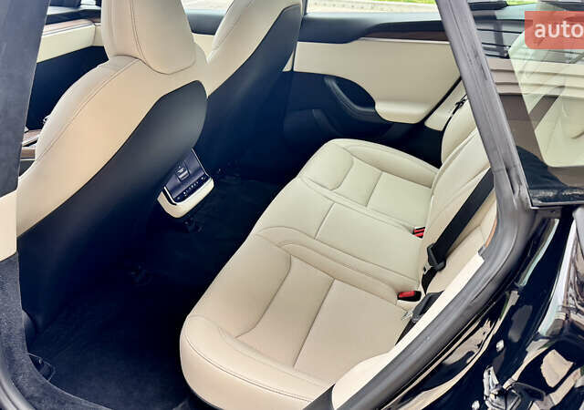 Черный Тесла Модель С, объемом двигателя 0 л и пробегом 6 тыс. км за 49999 $, фото 4 на Automoto.ua