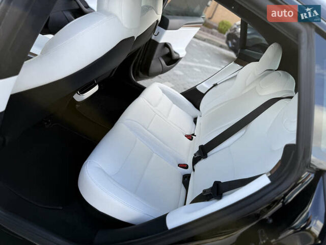 Черный Тесла Модель С, объемом двигателя 0 л и пробегом 25 тыс. км за 42999 $, фото 80 на Automoto.ua