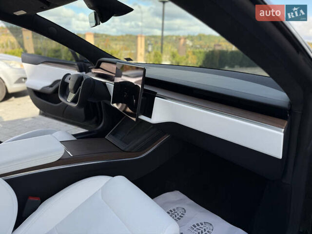 Черный Тесла Модель С, объемом двигателя 0 л и пробегом 25 тыс. км за 42999 $, фото 101 на Automoto.ua