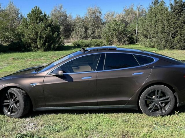 Коричневый Тесла Модель С, объемом двигателя 0 л и пробегом 200 тыс. км за 11700 $, фото 1 на Automoto.ua