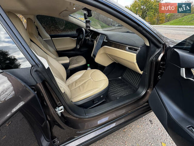 Коричневий Тесла Модель С, об'ємом двигуна 0 л та пробігом 190 тис. км за 13600 $, фото 26 на Automoto.ua