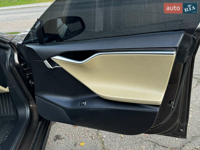 Коричневий Тесла Модель С, об'ємом двигуна 0 л та пробігом 190 тис. км за 13600 $, фото 19 на Automoto.ua