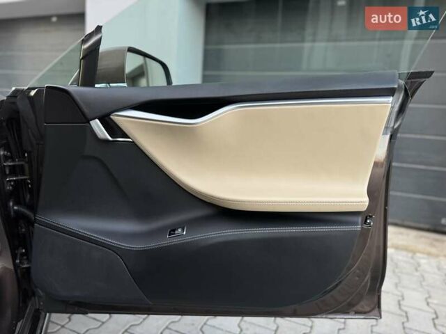 Коричневий Тесла Модель С, об'ємом двигуна 0 л та пробігом 260 тис. км за 12990 $, фото 37 на Automoto.ua