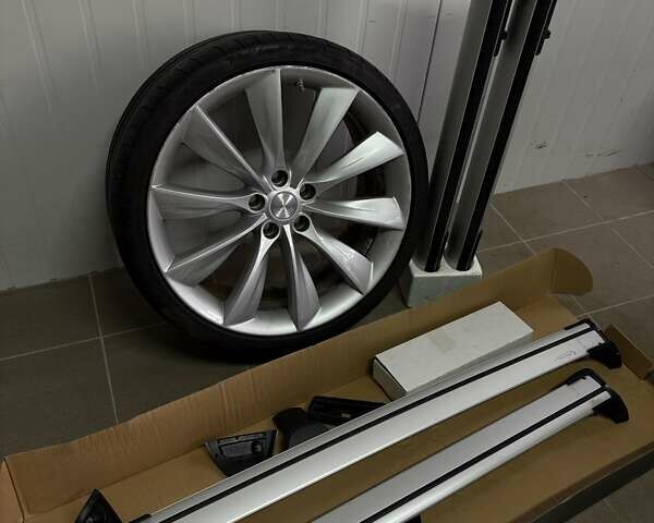 Коричневий Тесла Модель С, об'ємом двигуна 0 л та пробігом 260 тис. км за 12990 $, фото 69 на Automoto.ua