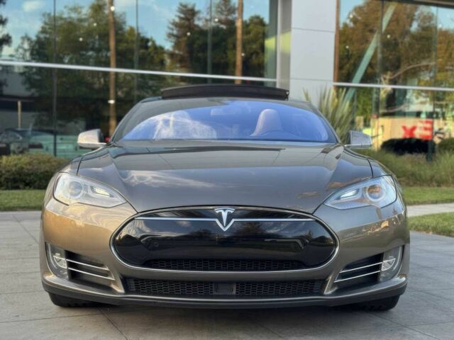 Тесла Модель С 2015 в Киеве на Automoto.ua Коричневый Тесла Модель С, объемом двигателя 0 л и пробегом 80 тыс. км за 5500 $, фото 1 на Automoto.ua