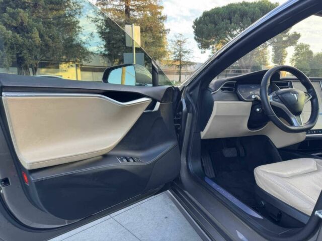 Тесла Модель С 2015 в Киеве на Automoto.ua Коричневый Тесла Модель С, объемом двигателя 0 л и пробегом 80 тыс. км за 5500 $, фото 9 на Automoto.ua