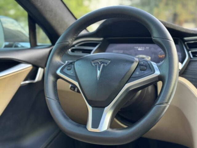 Тесла Модель С 2015 в Киеве на Automoto.ua Коричневый Тесла Модель С, объемом двигателя 0 л и пробегом 80 тыс. км за 5500 $, фото 8 на Automoto.ua