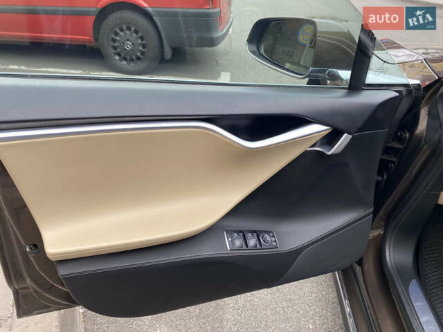 Коричневий Тесла Модель С, об'ємом двигуна 0 л та пробігом 119 тис. км за 14333 $, фото 13 на Automoto.ua