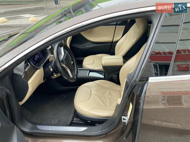 Коричневий Тесла Модель С, об'ємом двигуна 0 л та пробігом 119 тис. км за 14333 $, фото 16 на Automoto.ua