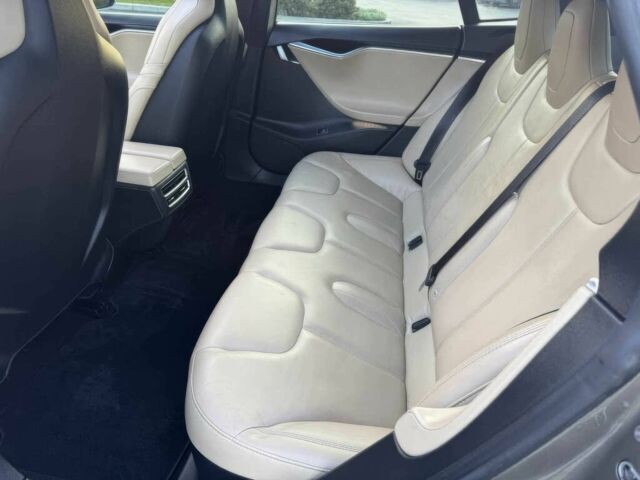 Тесла Модель С 2015 в Киеве на Automoto.ua Коричневый Тесла Модель С, объемом двигателя 0 л и пробегом 80 тыс. км за 5500 $, фото 12 на Automoto.ua