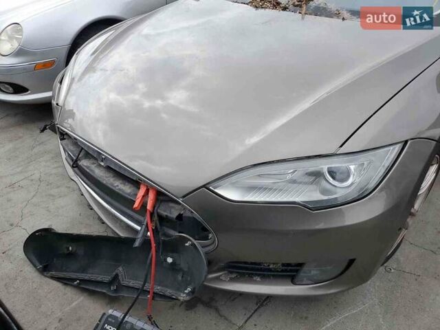 Коричневий Тесла Модель С, об'ємом двигуна 0 л та пробігом 159 тис. км за 9915 $, фото 17 на Automoto.ua