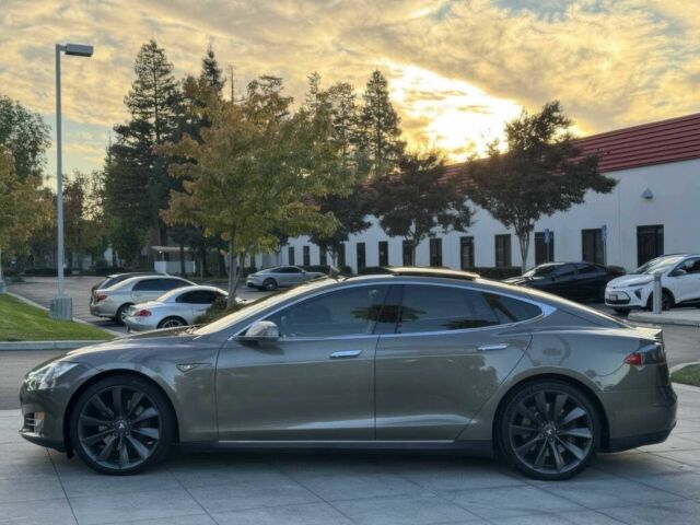 Тесла Модель С 2015 в Киеве на Automoto.ua Коричневый Тесла Модель С, объемом двигателя 0 л и пробегом 80 тыс. км за 5500 $, фото 3 на Automoto.ua