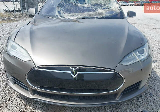 Коричневый Тесла Модель С, объемом двигателя 0 л и пробегом 199 тыс. км за 9999 $, фото 6 на Automoto.ua