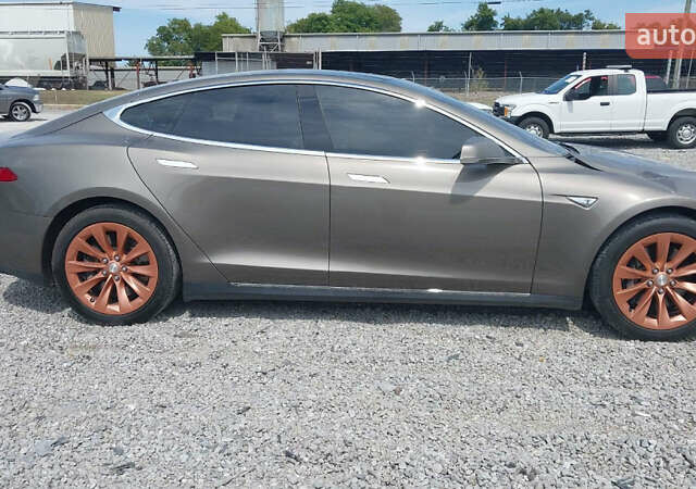 Коричневый Тесла Модель С, объемом двигателя 0 л и пробегом 199 тыс. км за 9999 $, фото 4 на Automoto.ua