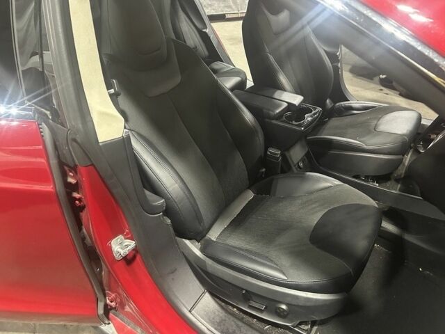 Красный Тесла Модель С, объемом двигателя 0 л и пробегом 160 тыс. км за 8800 $, фото 7 на Automoto.ua
