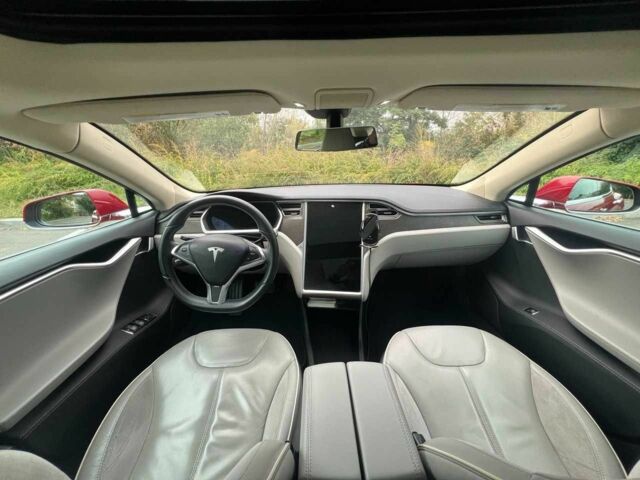 Красный Тесла Модель С, объемом двигателя 0 л и пробегом 98 тыс. км за 13000 $, фото 5 на Automoto.ua