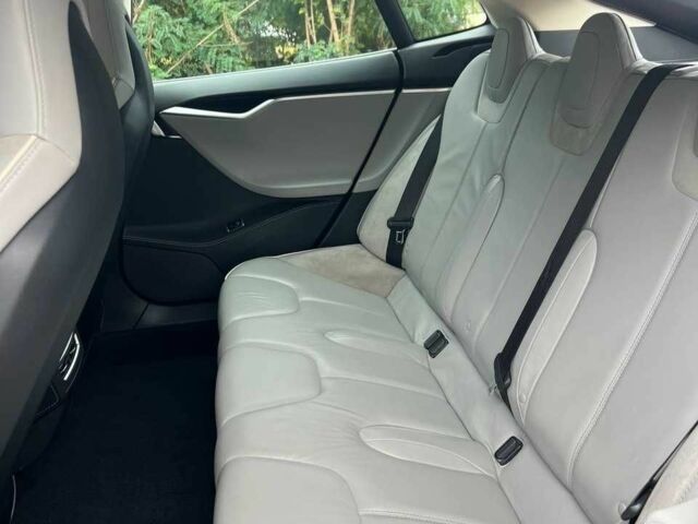 Красный Тесла Модель С, объемом двигателя 0 л и пробегом 98 тыс. км за 13000 $, фото 4 на Automoto.ua