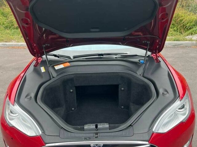 Красный Тесла Модель С, объемом двигателя 0 л и пробегом 98 тыс. км за 13000 $, фото 10 на Automoto.ua