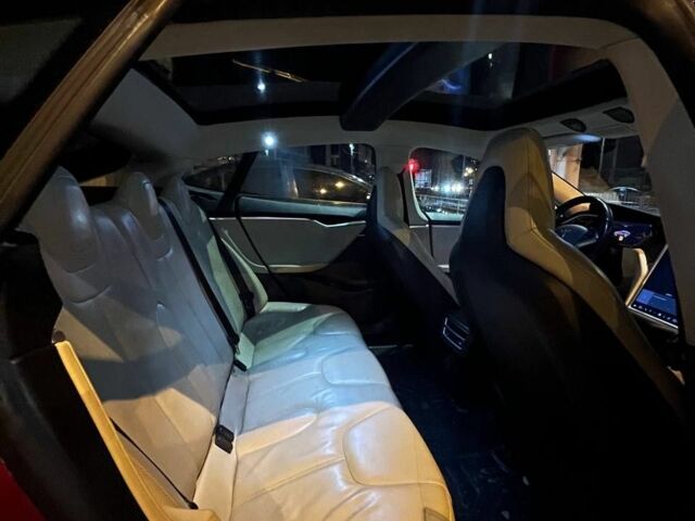 Красный Тесла Модель С, объемом двигателя 0 л и пробегом 224 тыс. км за 14500 $, фото 3 на Automoto.ua