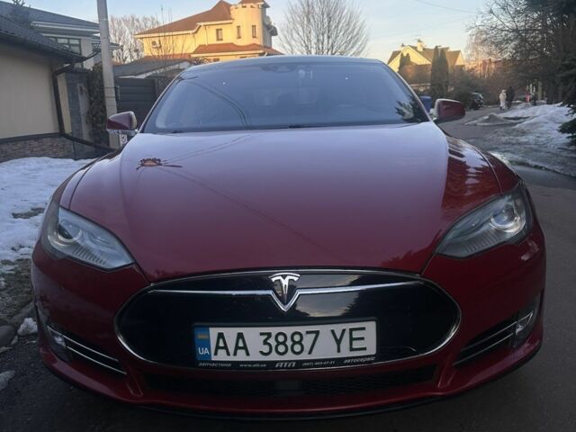 Красный Тесла Модель С, объемом двигателя 0 л и пробегом 169 тыс. км за 13900 $, фото 2 на Automoto.ua