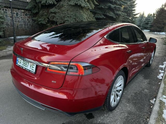 Красный Тесла Модель С, объемом двигателя 0 л и пробегом 169 тыс. км за 13900 $, фото 5 на Automoto.ua