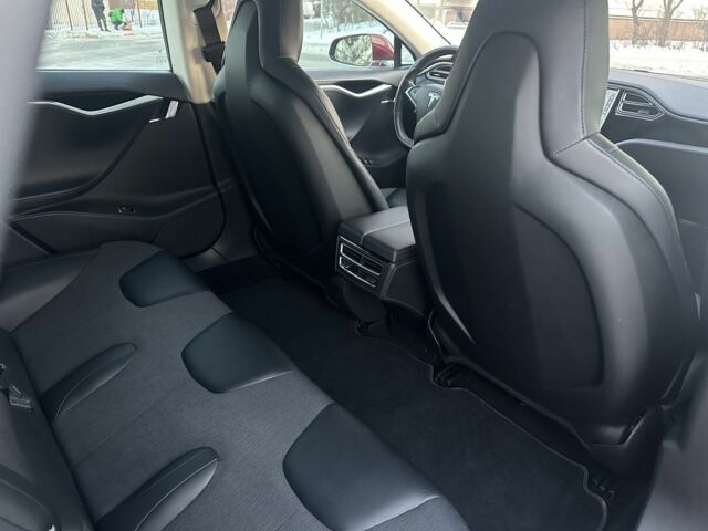 Красный Тесла Модель С, объемом двигателя 0 л и пробегом 169 тыс. км за 13900 $, фото 10 на Automoto.ua