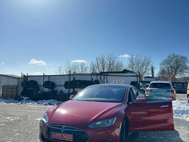 Красный Тесла Модель С, объемом двигателя 0 л и пробегом 299 тыс. км за 12490 $, фото 4 на Automoto.ua