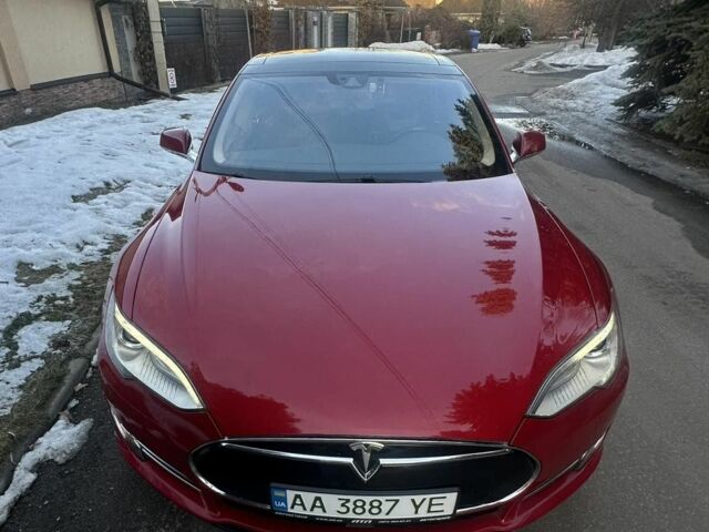 Красный Тесла Модель С, объемом двигателя 0 л и пробегом 169 тыс. км за 13900 $, фото 3 на Automoto.ua