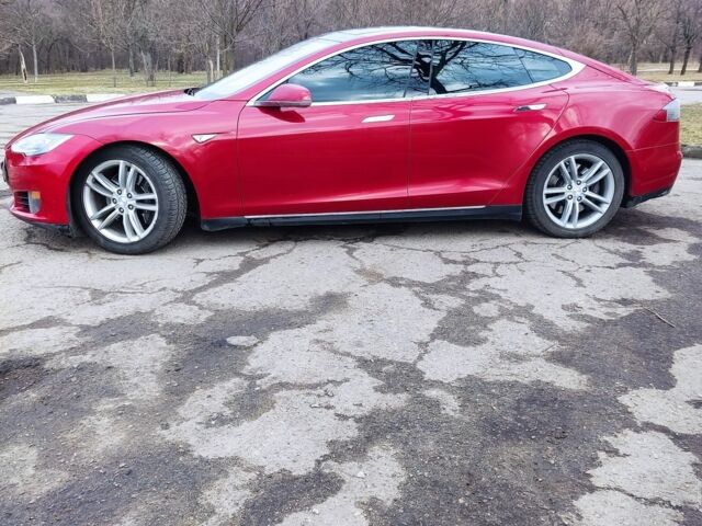 Красный Тесла Модель С, объемом двигателя 0 л и пробегом 191 тыс. км за 13000 $, фото 3 на Automoto.ua