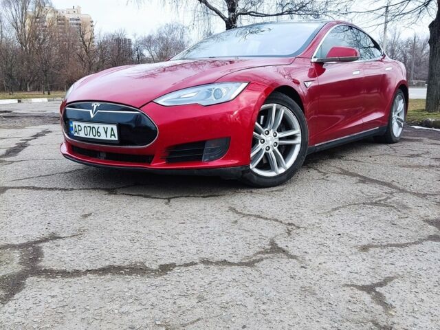 Красный Тесла Модель С, объемом двигателя 0 л и пробегом 191 тыс. км за 13000 $, фото 1 на Automoto.ua