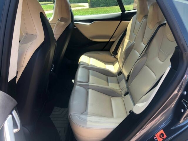 Червоний Тесла Модель С, об'ємом двигуна 0 л та пробігом 132 тис. км за 14999 $, фото 14 на Automoto.ua